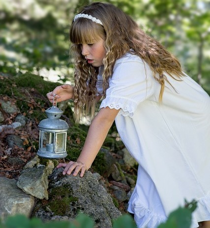 lady with lamp